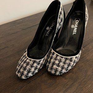Chanel Pumps